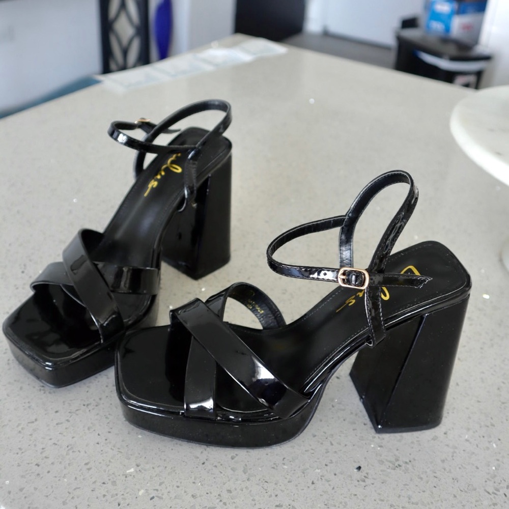 Lulu’s Black Platform Block Heels